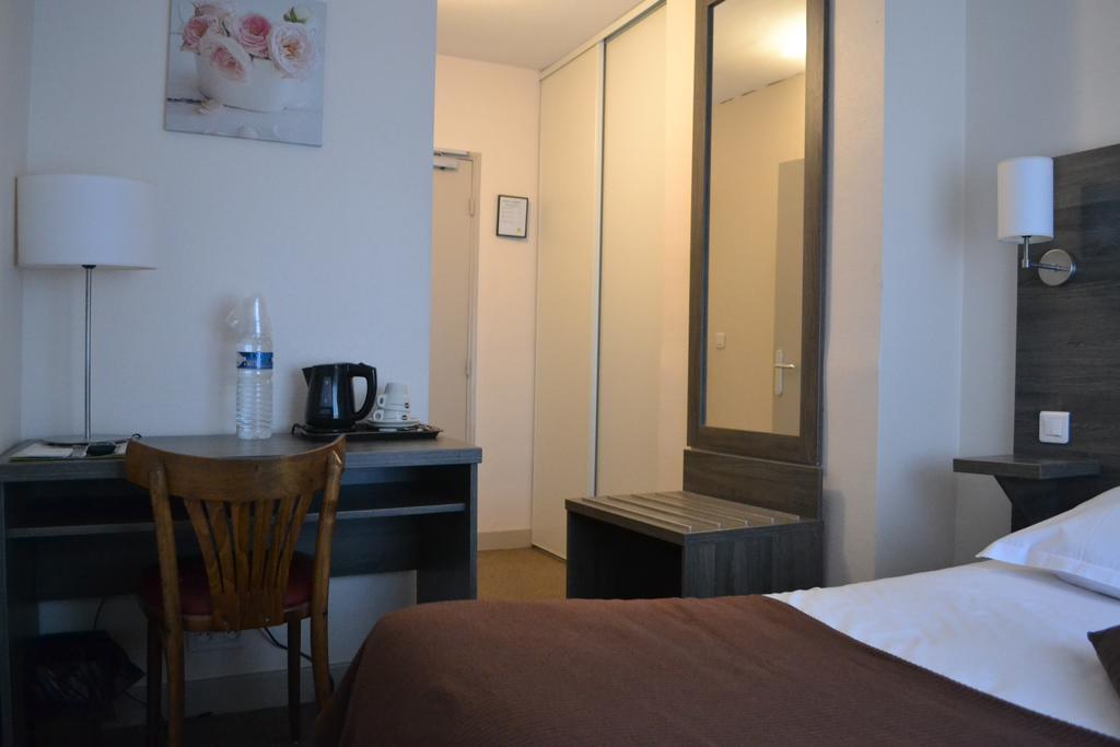 Logis-Hotel & Restaurant Le Carnot Bolbec Zimmer foto